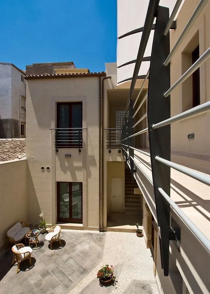 Kyanos Residence Syracuse Apartment